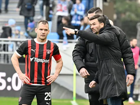 Tréner Michal Gašparík a Martin Mikovič v zápase ŠK Slovan Bratislava - FC Spartak Trnava v 2. kole skupiny o titul v Niké lige.