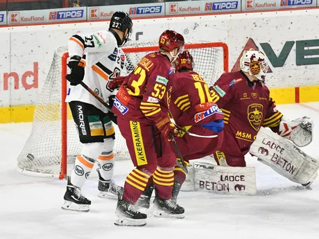 sprava Gustavs Davis Grigals (Trenčín), Šimon Bečár (Trenčín), Ross MacDougall (Trenčín) a Tomáš Zigo (Košice)