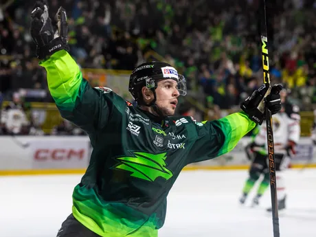 Na snímke hráč Žiliny Jozef Baláž sa raduje z gólu v piatom zápase štvrťfinále play-off hokejovej Tipos extraligy.