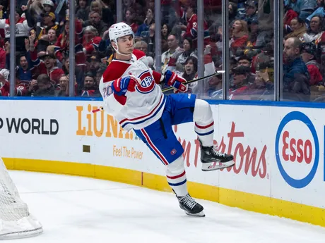 Juraj Slafkovský sa teší po strelenom góle v zápase NHL Vancouver Canucks - Montreal Canadiens.