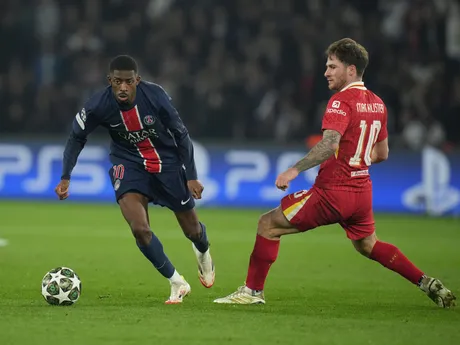 Ousmane Dembelé a Alexis Mac Allister v zápase Paríž St. Germain - Liverpool v osemfinále Ligy majstrov