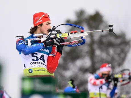 Artur Ischakov počas pretekov šprintu  na majstrovstvách sveta juniorov a kadetov vo švédskom Östersunde.