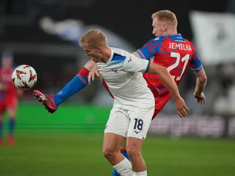 Gustav Isaksen a Václav Jemelka v odvete osemfinále Európskej ligy Lazio Rím - Viktoria Plzeň