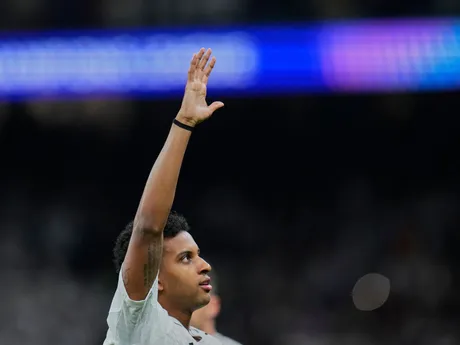 Hráč Realu Rodrygo oslavuje úvodný gól zápasu osemfinále Ligy majstrov: Real Madrid - Atlético Madrid.