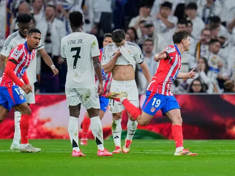 Hráč Atlética Julian Alvarez oslavuje vyrovnávajúci gól zápasu osemfinále Ligy majstrov: Real Madrid - Atlético Madrid.