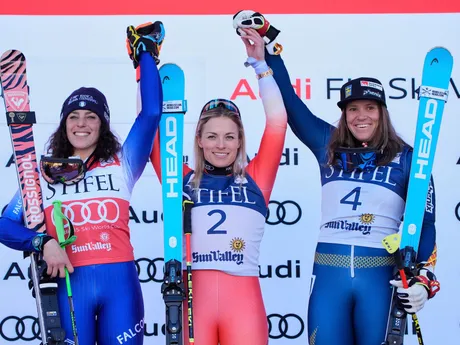 Lara Gutová-Behramiová vyhrala obrovský slalom v Sun Valley 2025 pred Federicou Brignoneovou a Sarou Hectorovou.