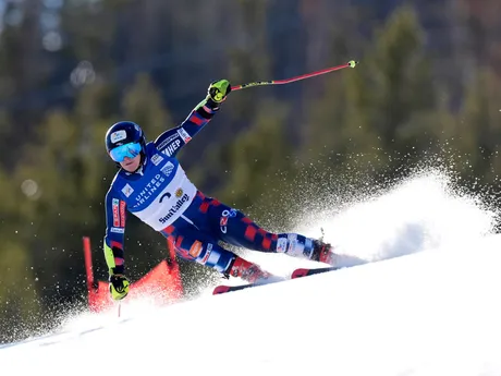 Filip Zubcic počas prvého kola obrovského slalomu v americkom stredisku Sun Valley.
