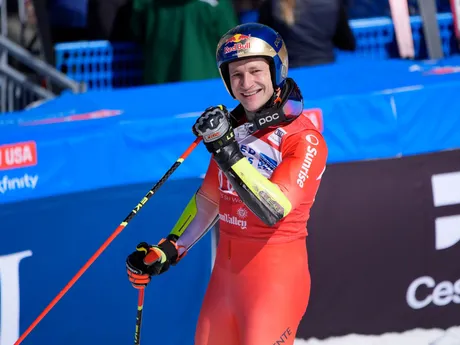 Švajčiar Marco Odermatt v cieli druhého kola obrovského slalomu v americkom stredisku Sun Valley.