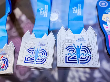 Účastnícke medaily pre bežcov ČSOB Bratislava Marathon 2025.