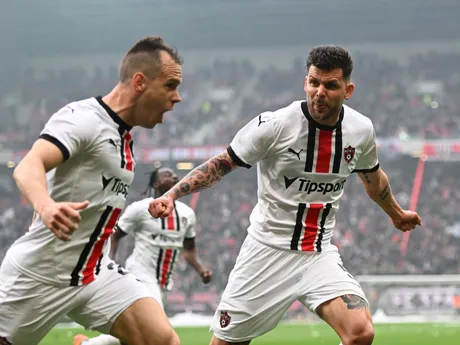 Michal Ďuriš a kapitán Martin Mikovič sa tešia z gólu počas odvety semifinále Slovenského pohára FC Spartak Trnava - ŠK Slovan Bratislava.