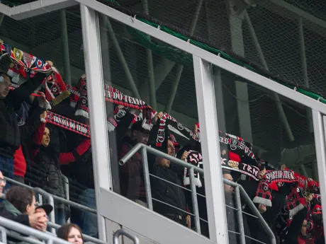 Fanúšikovia Spartaka počas duelu ŠK Slovan Bratislava - FC Spartak Trnava v 1. zápase semifinále Slovnaft Cupu.