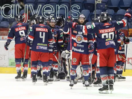 Hokejisti Zvolena oslavujú výhru nad Košicami po štvrtom zápase semifinále play off hokejovej Tipos extraligy HKM Zvolen - HC Košice.
