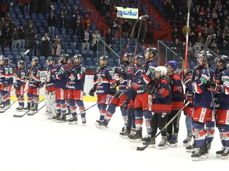 Hokejisti Zvolena oslavujú výhru nad Košicami po štvrtom zápase semifinále play off hokejovej Tipos extraligy KM Zvolen - HC Košice.