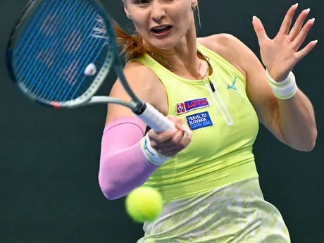 Rebecca Šramková odvracia úder Johanne Christine Svendsenovej z Dánska