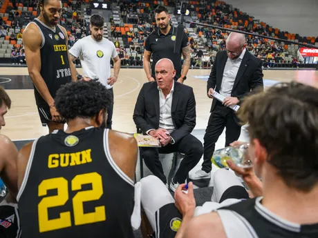 Na snímke uprostred tréner Inter Bratislava Aramis Naglič počas zápasu o 3. miesto Glasora Final Four Severoeurópskej ligy (ENBL) Inter Bratislava - Džiki Varšava.