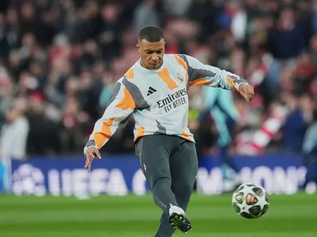 Útočník Realu Kylian Mbappé počas rozcvičky pred zápasom štvrťfinále Ligy majstrov FC Arsenal - Real Madrid.
