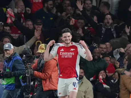 Futbalista Arsenalu Declan Rice oslavuje svoj druhý gól počas štvrťfinálového zápasu Ligy majstrov FC Arsenal - Real Madrid.