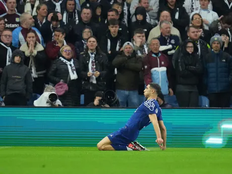 Achraf Hakimi oslavuje gól počas zápasu Aston Villa - Paríž St. Germain v odvete štvrťfinále Ligy majstrov. 