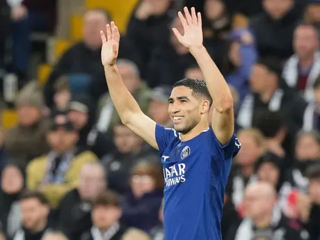 Achraf Hakimi oslavuje gól počas zápasu Aston Villa - Paríž St. Germain v odvete štvrťfinále Ligy majstrov. 