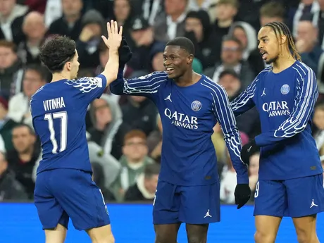 Nuno Mendes oslavuje gól počas zápasu Aston Villa - Paríž St. Germain v odvete štvrťfinále Ligy majstrov. 