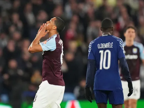 Youri Tielemans oslavuje gól počas zápasu Aston Villa - Paríž St. Germain v odvete štvrťfinále Ligy majstrov. 