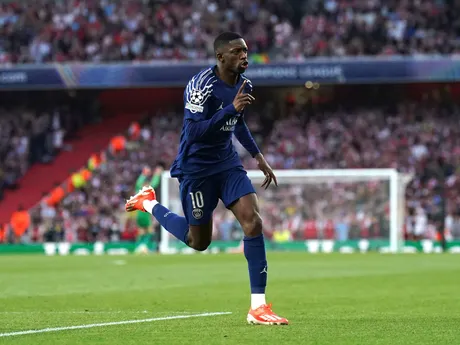 Ousmane Dembélé sa teší po strelenom góle v zápase Arsenal FC - Paríž St. Germain v prvom semifinále Ligy majstrov.