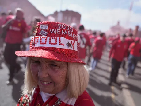 Fanúšička Liverpoolu pred zápasom Liverpool - Tottenham. 