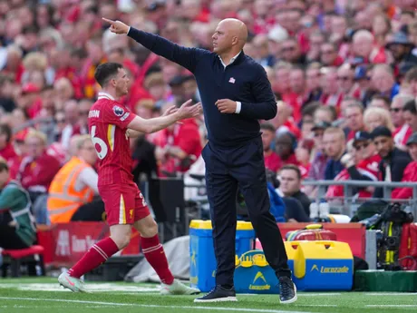 Arne Slot počas zápasu 33. kola Premier League Liverpool FC - Tottenham Hotspur. 