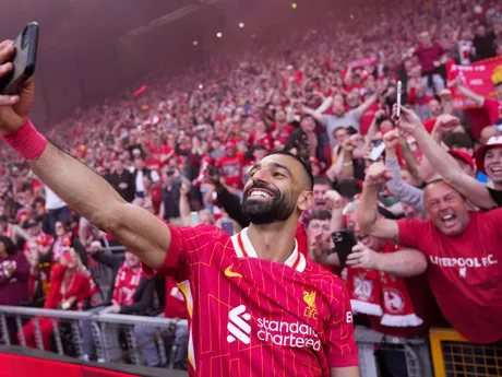 Mohamed Salah si robí selfie s fanúšikmi. 