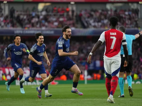 Chviča Kvaracchelija sa teší po góle v zápase Arsenal FC - Paríž St. Germain v prvom semifinále Ligy majstrov.