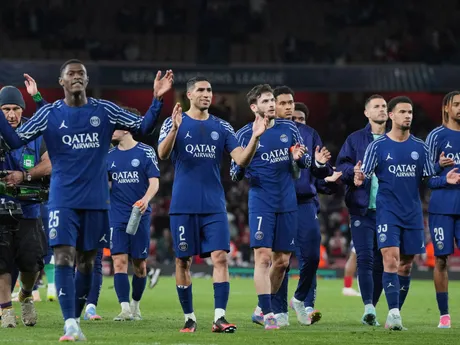 Futbalisti Paríž St. Germain po víťazstve zápase na pôde Arsenal FC v prvom semifinále Ligy majstrov.
