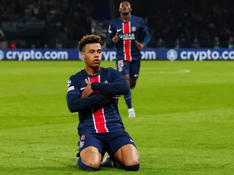 Desire Doue oslavuje gól počas úvodného zápasu štvrťfinále Ligy majstrov Paríž St. Germain - Aston Villa.