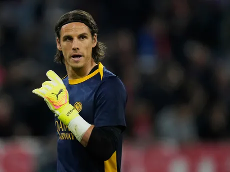 Brankár Interu Miláno Yann Sommer sa rozcvičuje pred úvodným štvrťfinálovým zápasom Ligy majstrov vo futbale FC Bayern Mníchov - Inter Miláno.