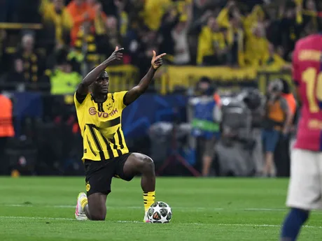 Serhou Guirassy oslavuje gól počas odvety štvrťfinále Ligy majstrov medzi Borussia Dortmund - FC Barcelona.