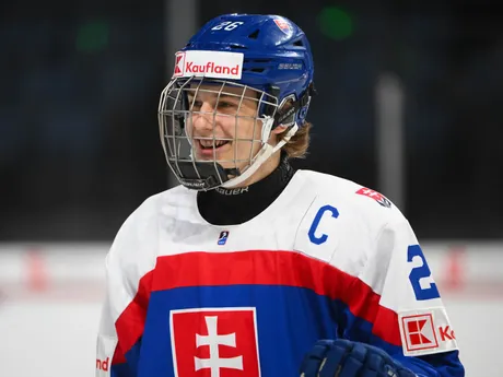 Luka Radivojevič v zápase Slovensko - Fínsko na MS v hokeji do 18 rokov 2025.