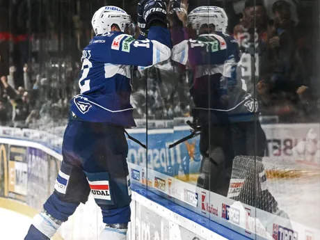 Josh Passolt (Nitra) sa raduje z gólu v šiestom zápase finále play-off Tipos extraligy HK Nitra - HC Košice.