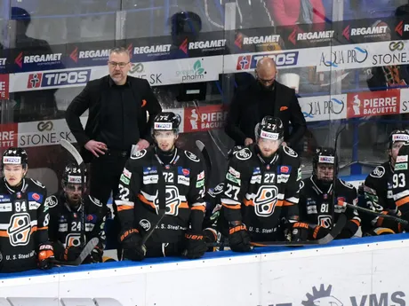 Tréner Dan Ceman na lavičke počas duelu HC Košice - HKM Zvolen v prvom zápase semifinále play-off Tipos extraligy.