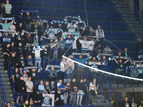 Fanklub Nitry povzbudzuje v piatom zápase finále play off hokejovej Tipos extraligy HC Košice - HK Nitra.
