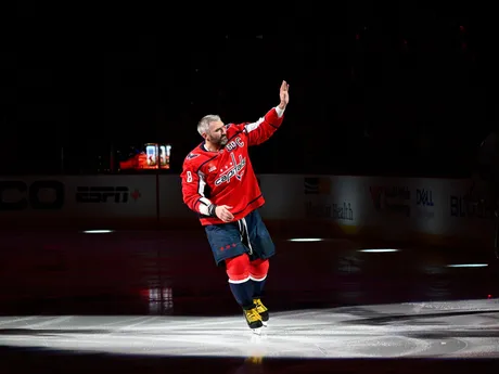 Alexander Ovečkin počas slávnostného ceremoniálu počas zápasu NHL Washington Capitals - Carolina Hurricanes.
