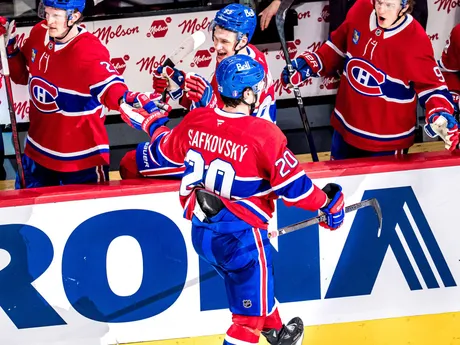 Juraj Slafkovský oslavuje gól v 3. zápase 1. kola play-off NHL: Montreal Canadiens - Washington Capitals.