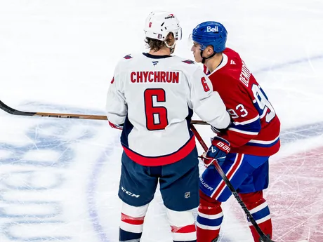 Ivan Demidov (vpravo) vo 4. zápase 1. kola play-off NHL: Montreal Canadiens - Washington Capitals.
