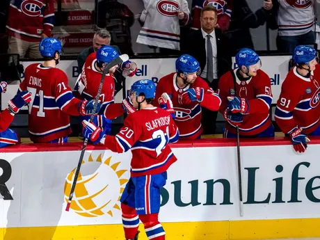 Juraj Slafkovský oslavuje gól vo 4. zápase 1. kola play-off NHL: Montreal Canadiens - Washington Capitals.