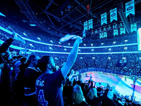 Štadión v Montreale pred 3. zápasom 1. kola play-off NHL: Montreal Canadiens - Washington Capitals.
