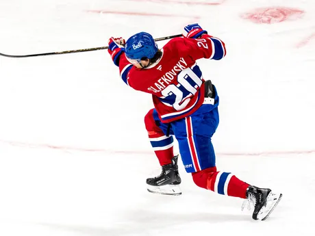 Juraj Slafkovský v 3. zápase 1. kola play-off NHL: Montreal Canadiens - Washington Capitals.