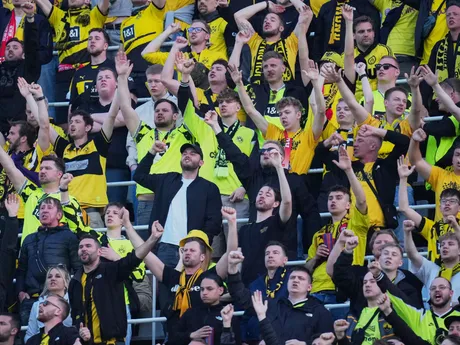 Fanúšikovia Dortmundu počas zápasu FC Barcelona - Borussia Dortmund v 1. štvrťfinále Ligy majstrov.