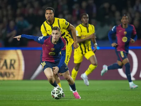 Fermín López a Felix Nmecha v zápase FC Barcelona - Borussia Dortmund v 1. štvrťfinále Ligy majstrov.