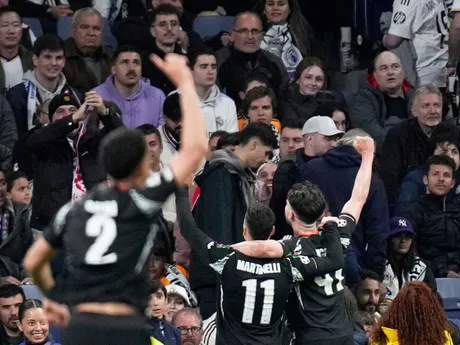 Gabriel Martinelli oslavuje víťazný gól v odvetnom zápase štvrťfinále Ligy majstrov: Real Madrid - Arsenal FC.