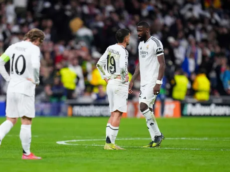 Sklamaní hráči Realu po odvetnom zápase štvrťfinále Ligy majstrov: Real Madrid - Arsenal FC.