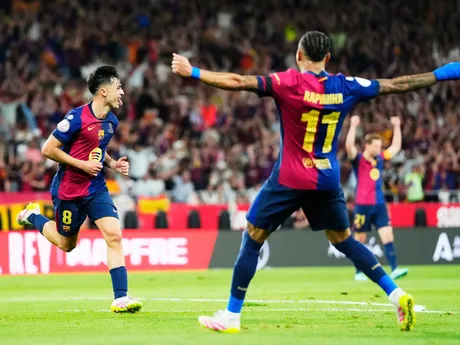 Hráči Barcelony oslavujú gól