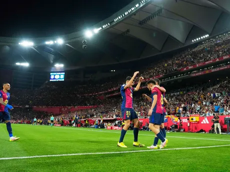 Hráči Barcelony oslavujú gól